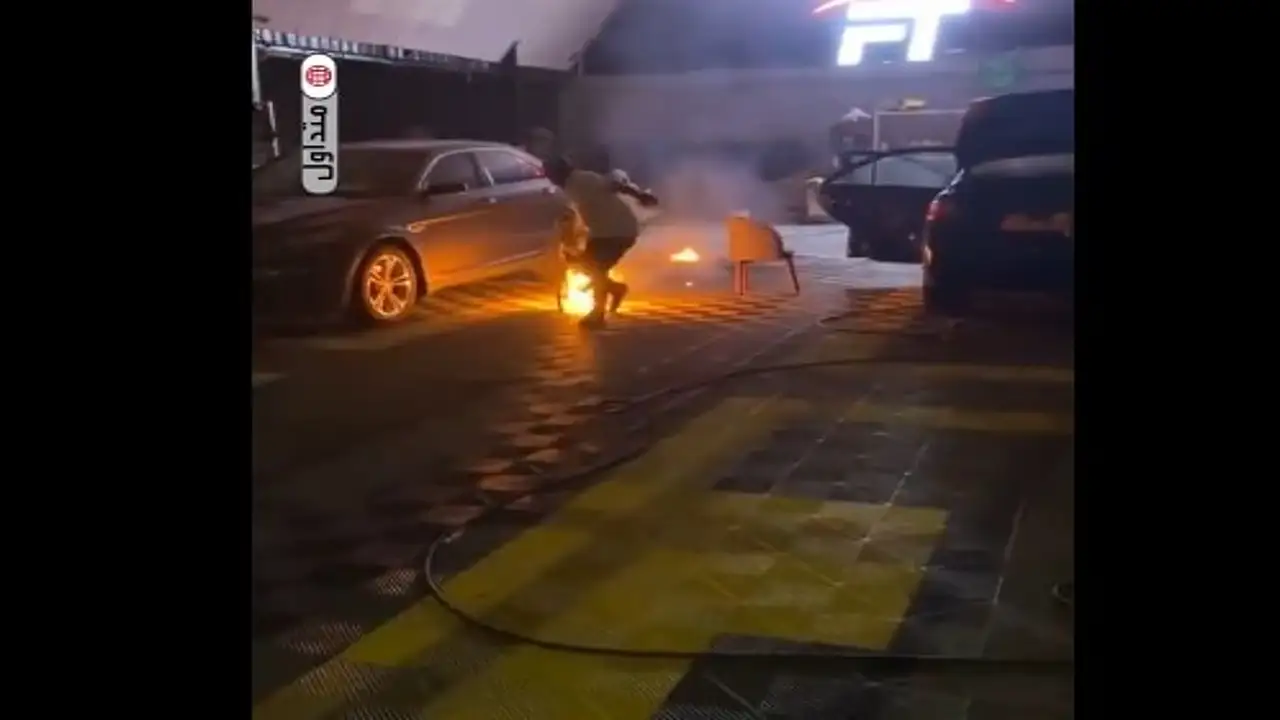 شجاعة مواطن تمنع كارثة وتنقذ محلاً تجارياً من حريق مدمر بالجبيل